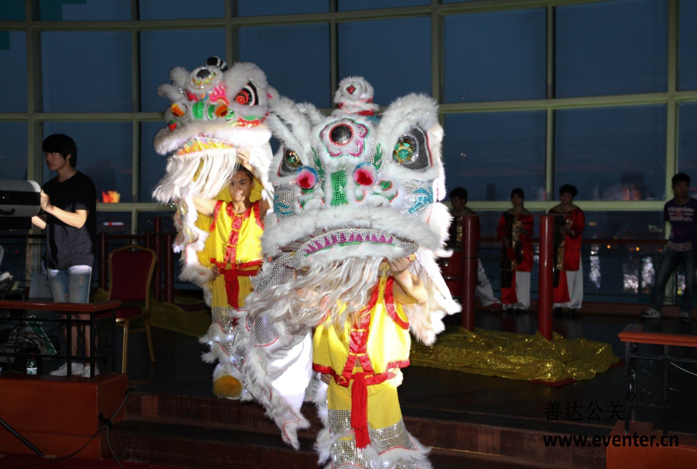 開場節目:夜光獅