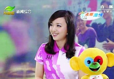  羅襲在南京亞青會采火儀式直播現場。 圖片由本人提供