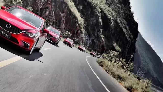 開業慶典:都是要照鏡子整一整