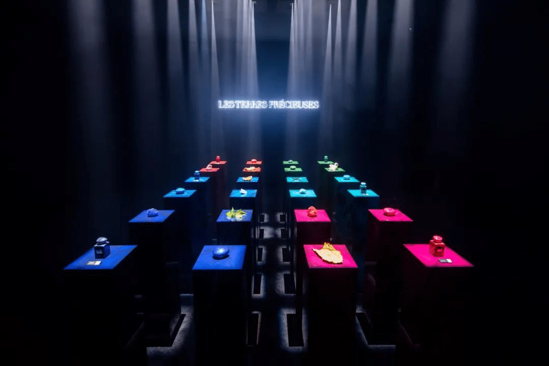 「時(shí)空浮游」阿瑪尼高定私藏香氛全球首展